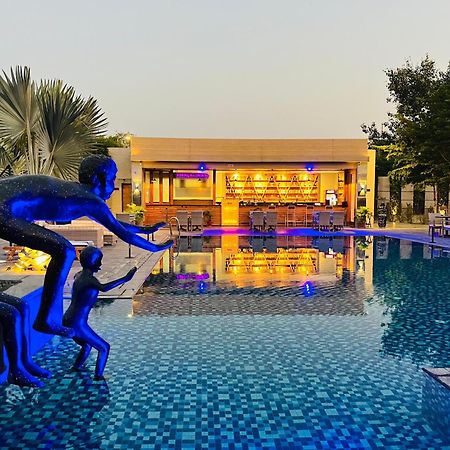 The Grand Arc Hotel & Convention Centre Shahjahanpur Bagian luar foto