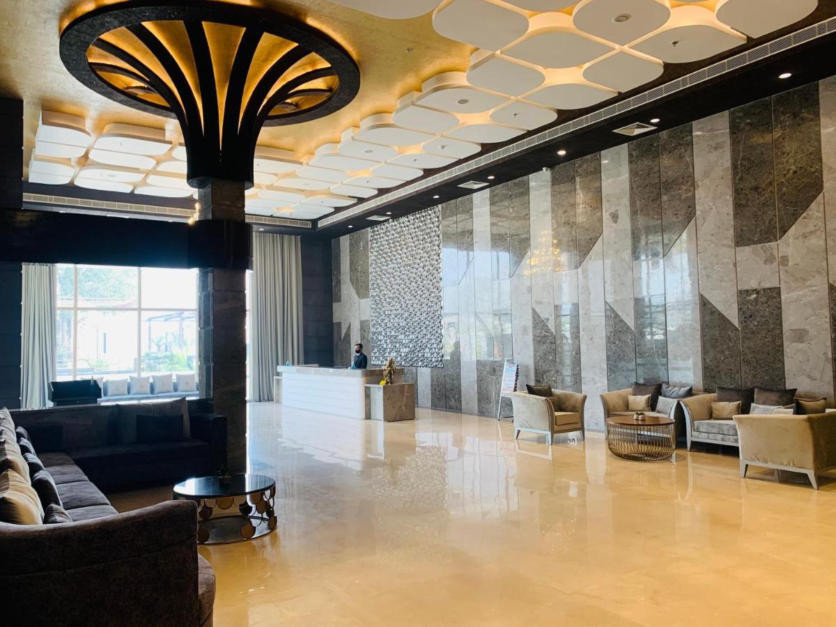 The Grand Arc Hotel & Convention Centre Shahjahanpur Bagian luar foto