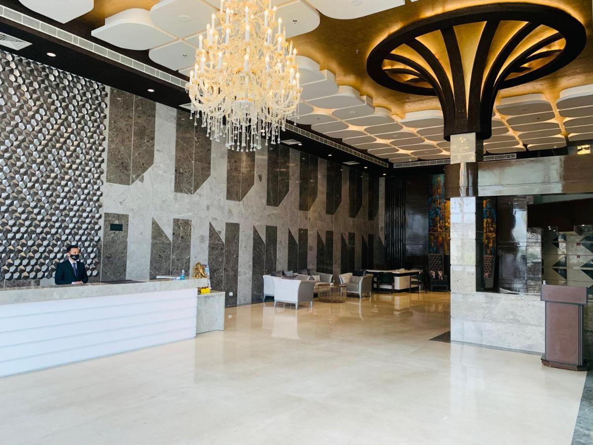 The Grand Arc Hotel & Convention Centre Shahjahanpur Bagian luar foto