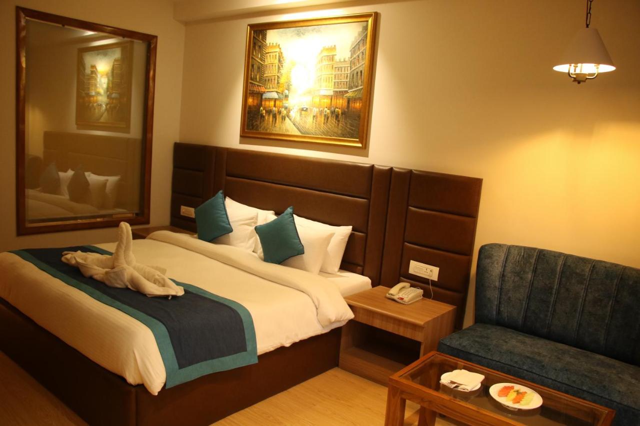 The Grand Arc Hotel & Convention Centre Shahjahanpur Bagian luar foto