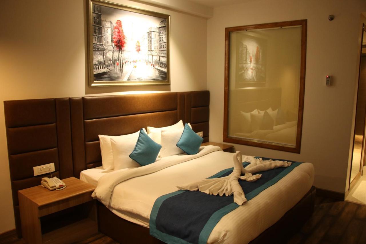 The Grand Arc Hotel & Convention Centre Shahjahanpur Bagian luar foto