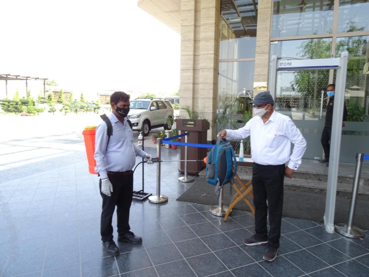 The Grand Arc Hotel & Convention Centre Shahjahanpur Bagian luar foto