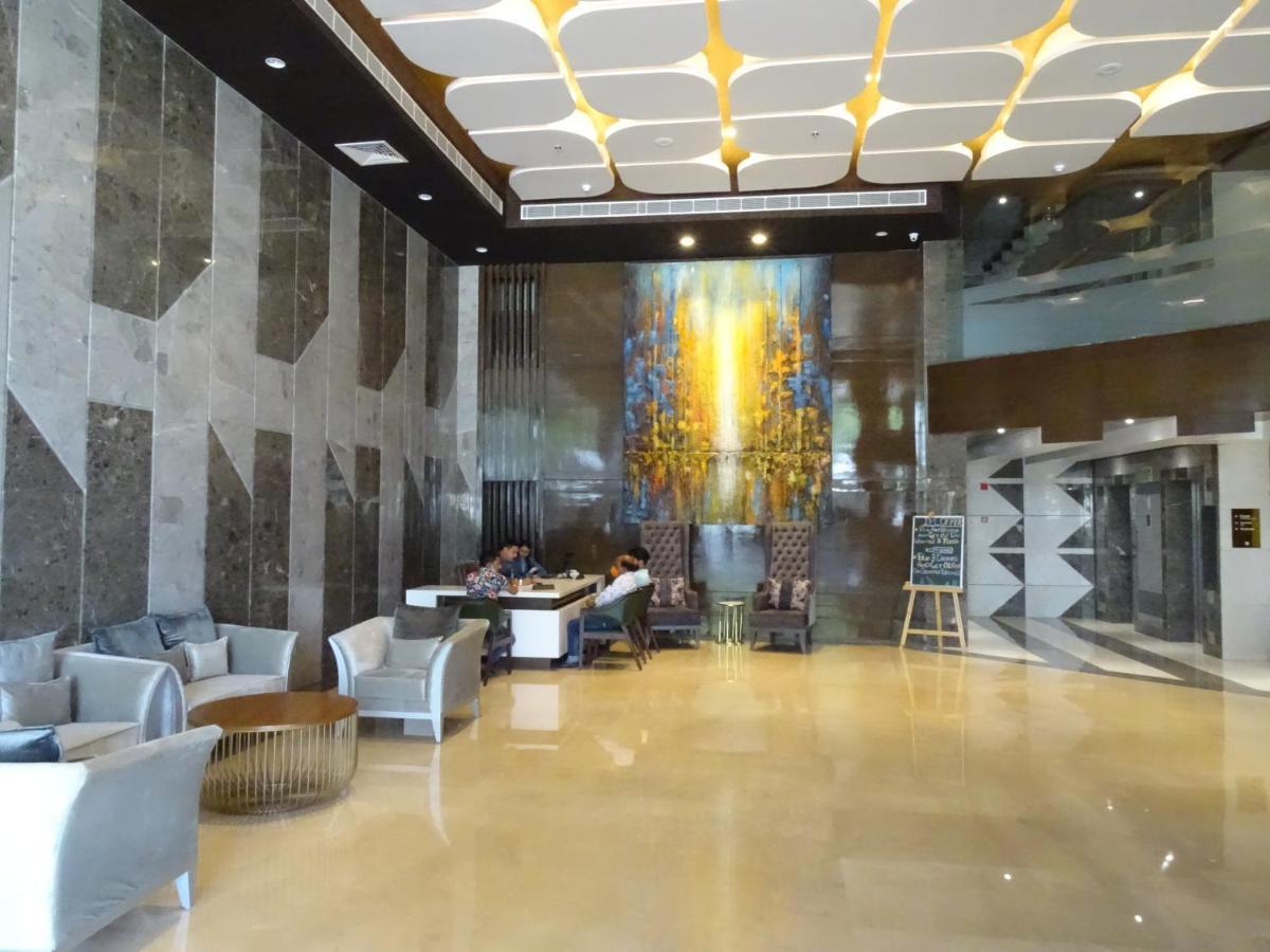 The Grand Arc Hotel & Convention Centre Shahjahanpur Bagian luar foto