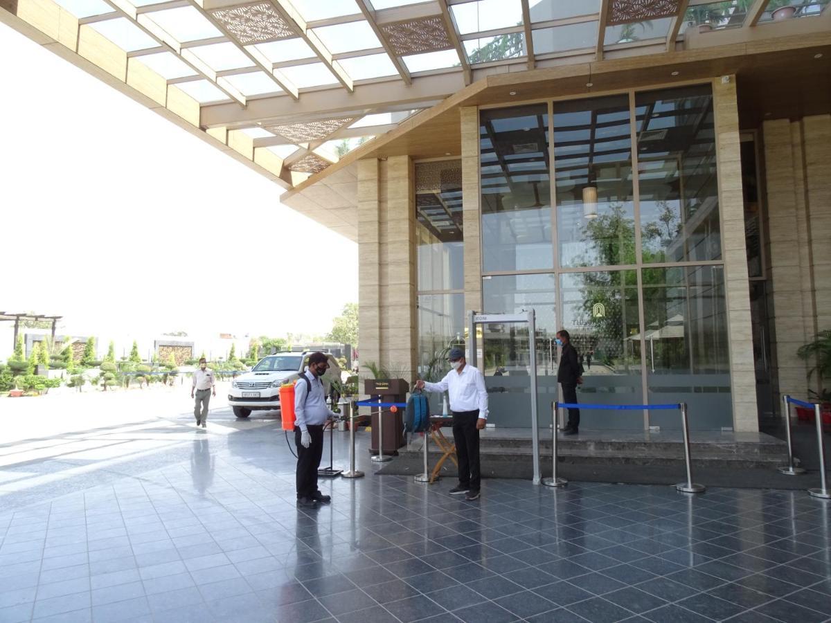 The Grand Arc Hotel & Convention Centre Shahjahanpur Bagian luar foto