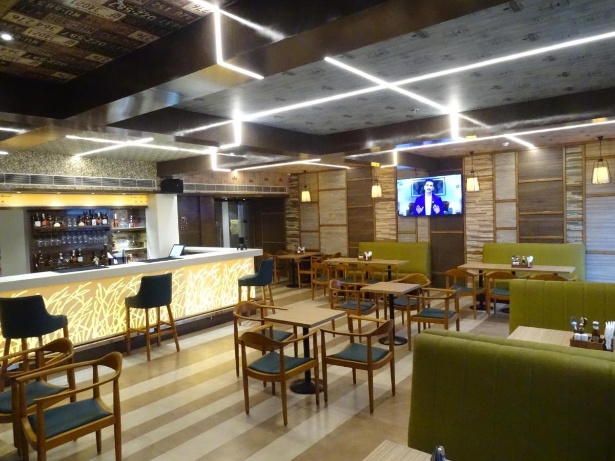 The Grand Arc Hotel & Convention Centre Shahjahanpur Bagian luar foto