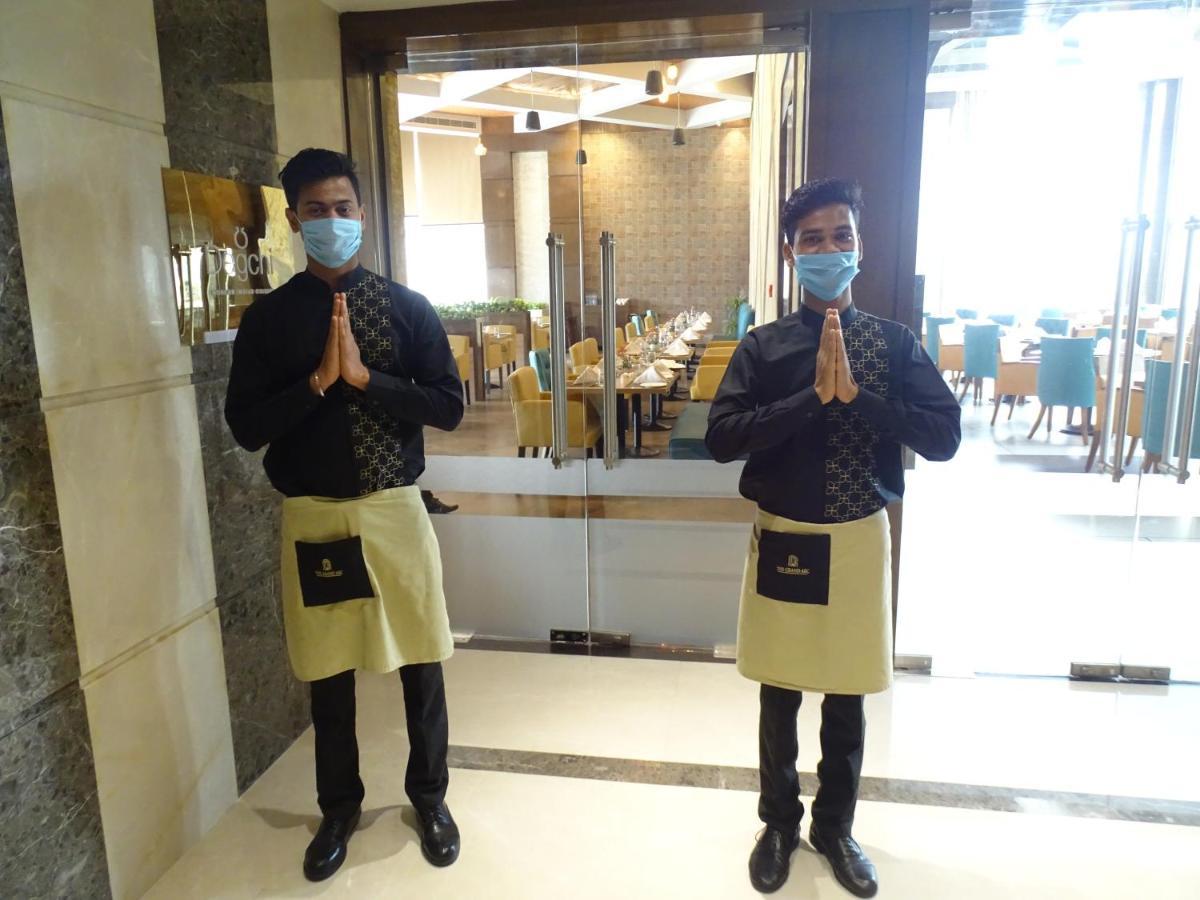 The Grand Arc Hotel & Convention Centre Shahjahanpur Bagian luar foto