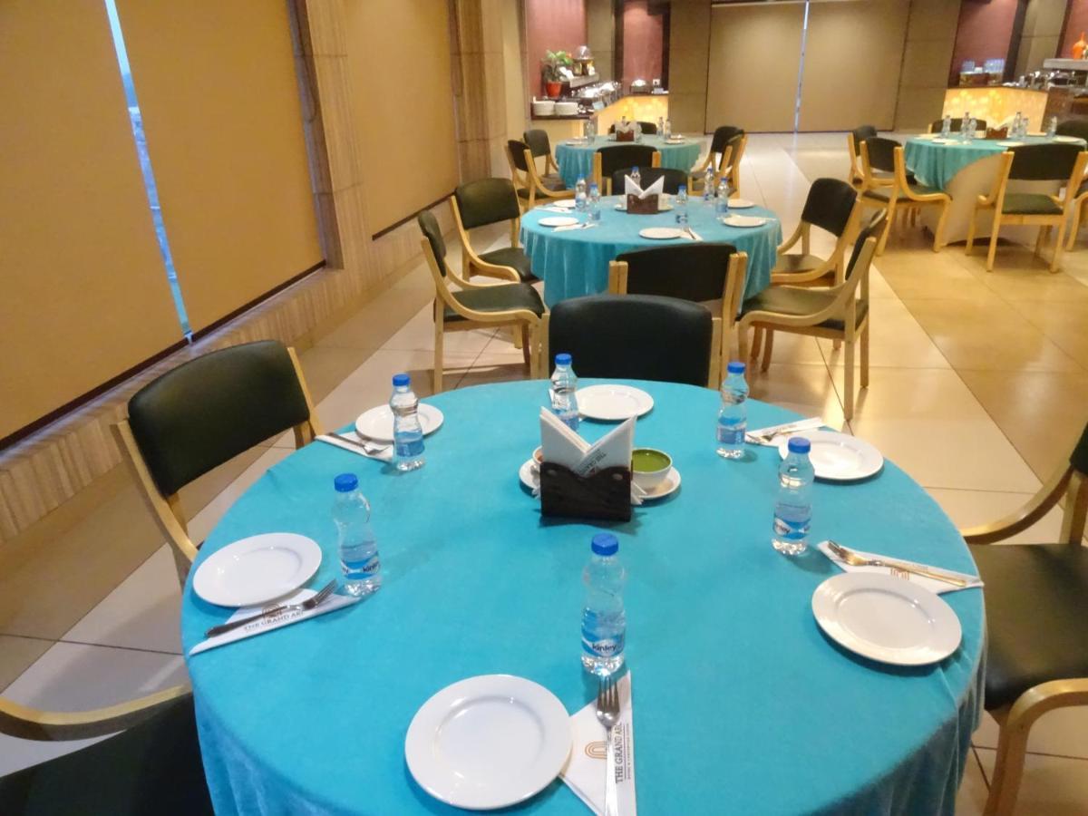 The Grand Arc Hotel & Convention Centre Shahjahanpur Bagian luar foto