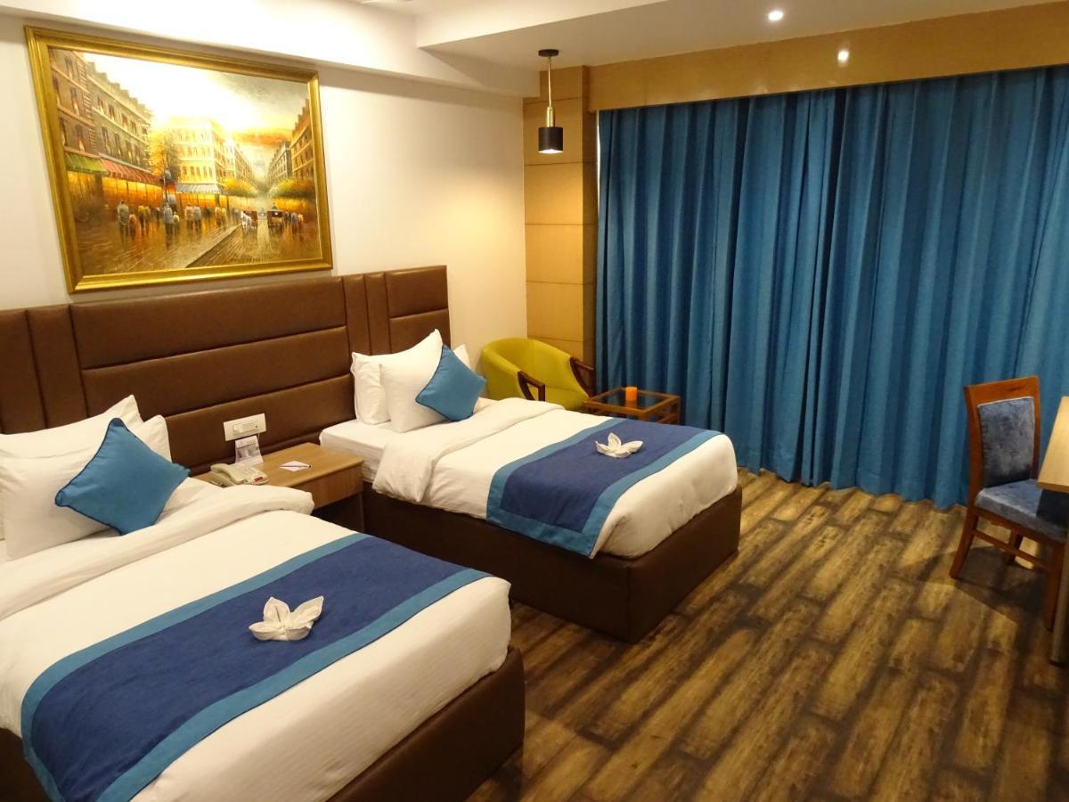 The Grand Arc Hotel & Convention Centre Shahjahanpur Bagian luar foto