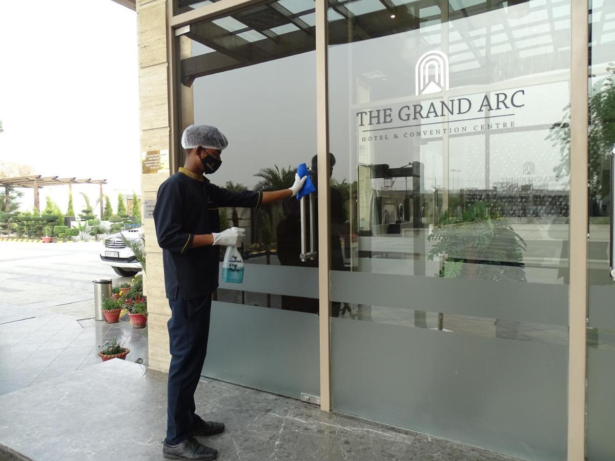 The Grand Arc Hotel & Convention Centre Shahjahanpur Bagian luar foto