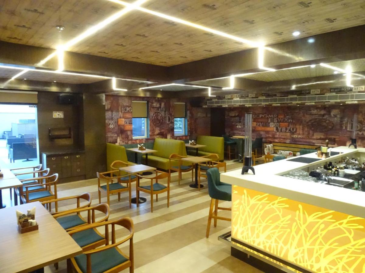 The Grand Arc Hotel & Convention Centre Shahjahanpur Bagian luar foto