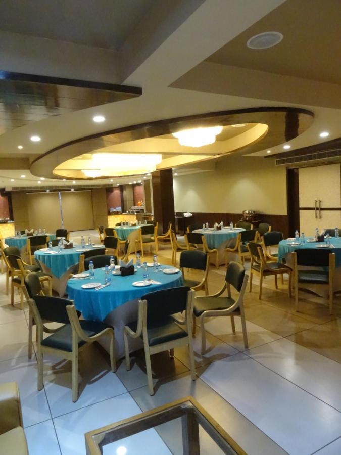 The Grand Arc Hotel & Convention Centre Shahjahanpur Bagian luar foto