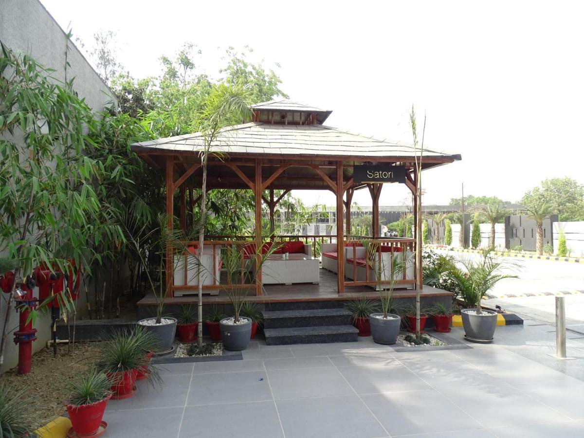 The Grand Arc Hotel & Convention Centre Shahjahanpur Bagian luar foto