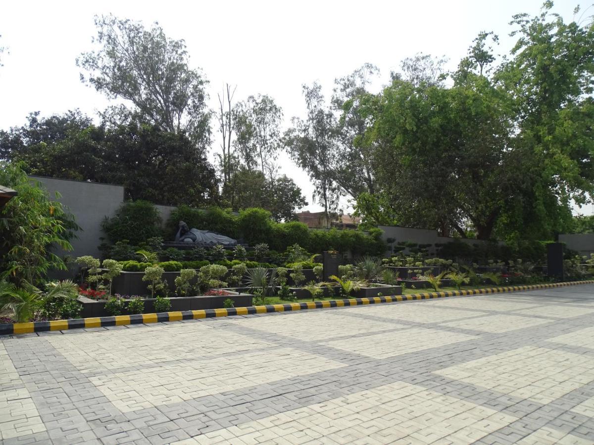 The Grand Arc Hotel & Convention Centre Shahjahanpur Bagian luar foto