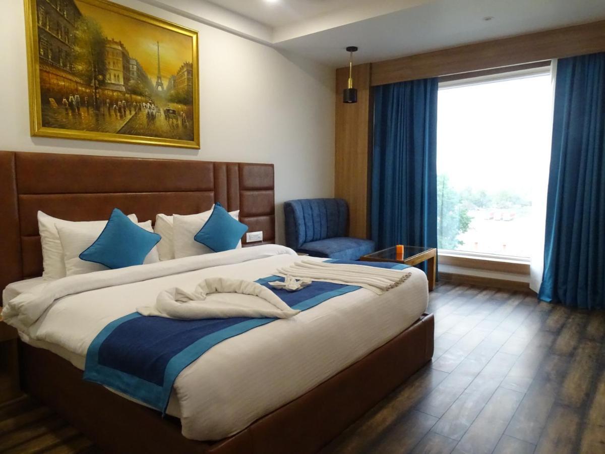 The Grand Arc Hotel & Convention Centre Shahjahanpur Bagian luar foto