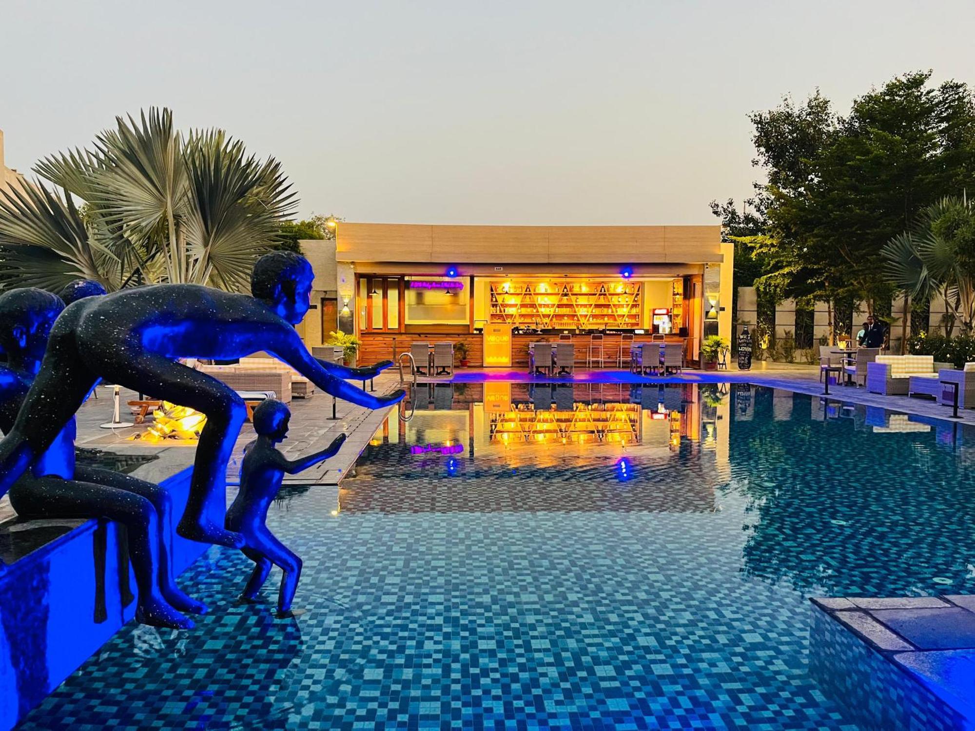 The Grand Arc Hotel & Convention Centre Shahjahanpur Bagian luar foto