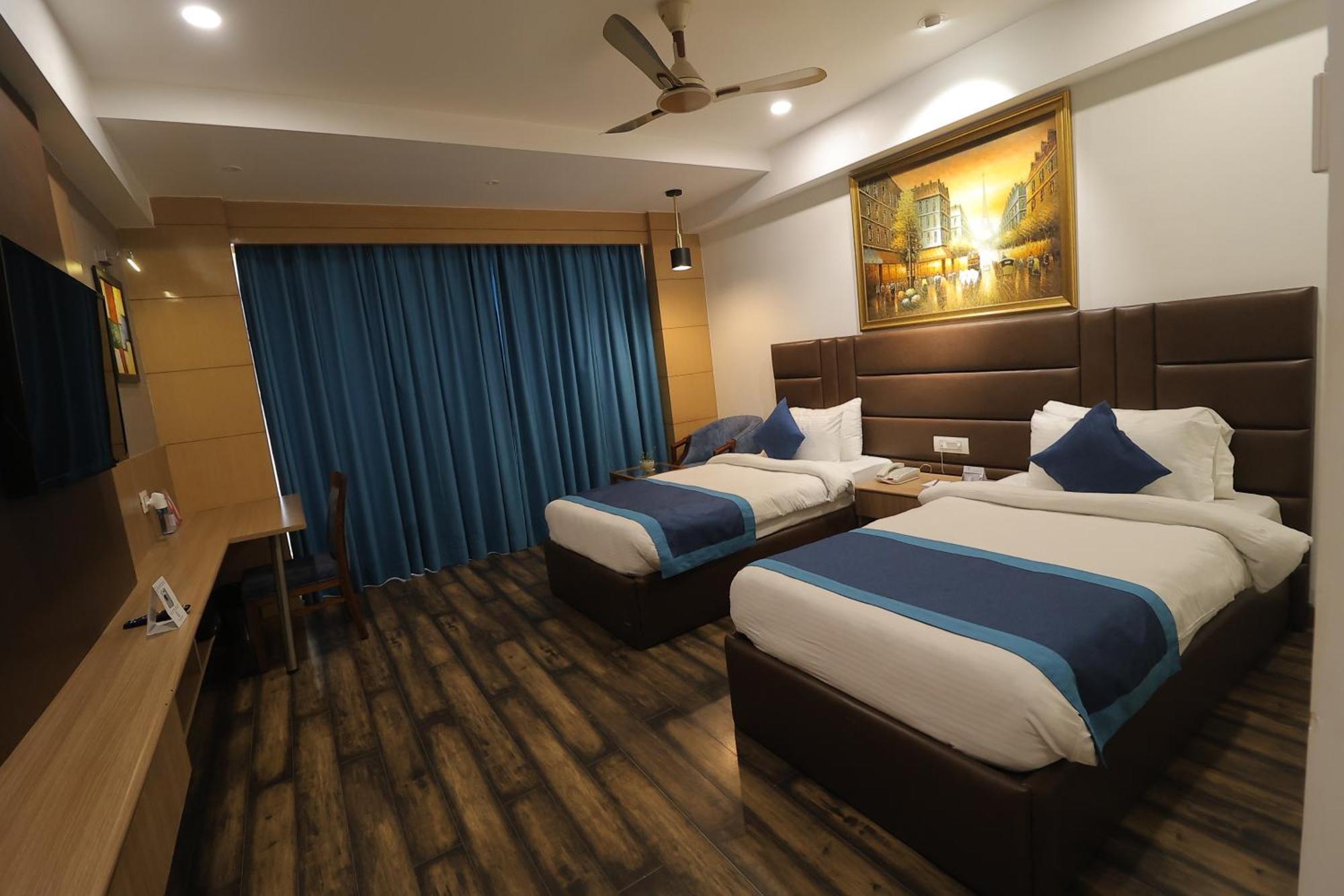 The Grand Arc Hotel & Convention Centre Shahjahanpur Bagian luar foto