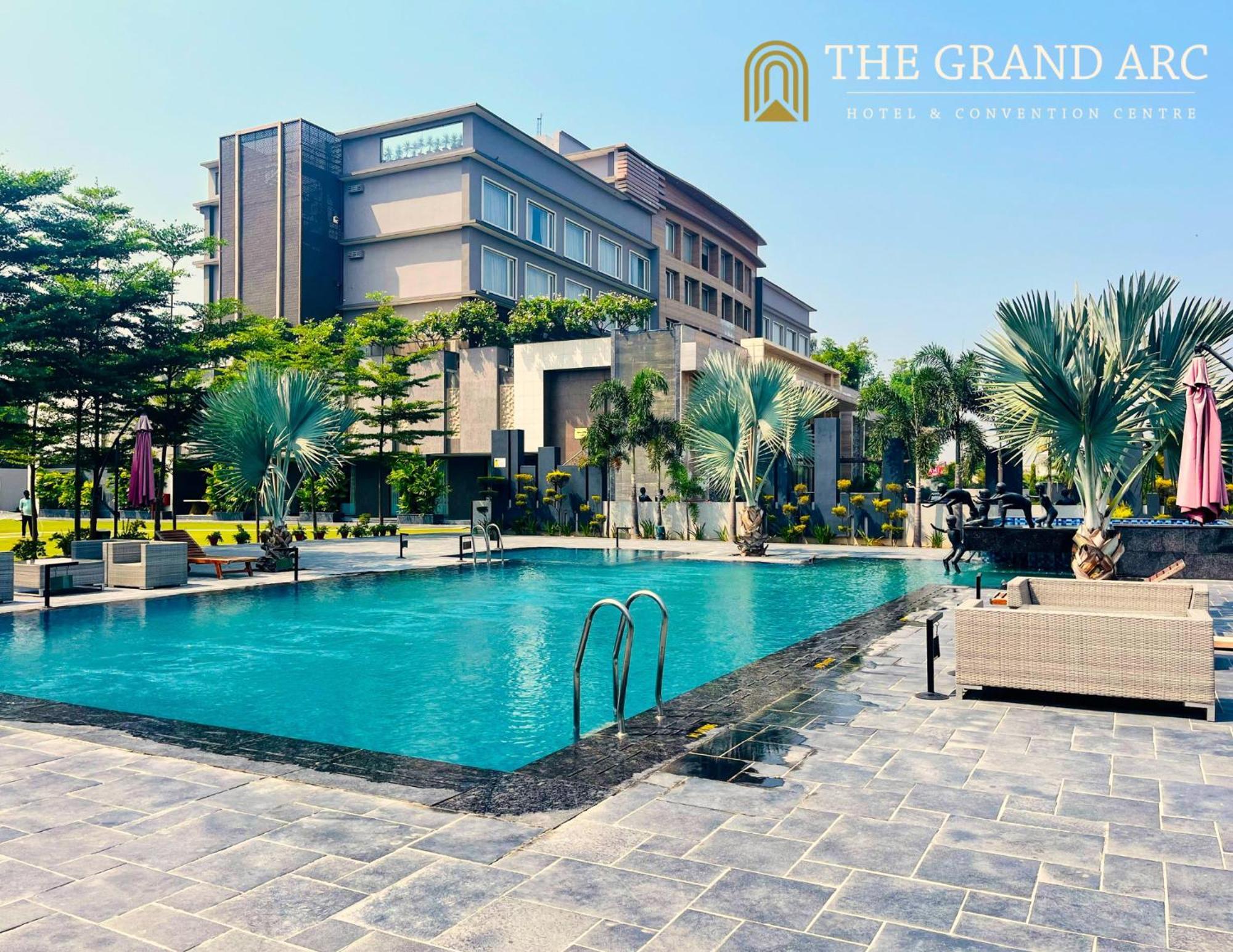 The Grand Arc Hotel & Convention Centre Shahjahanpur Bagian luar foto